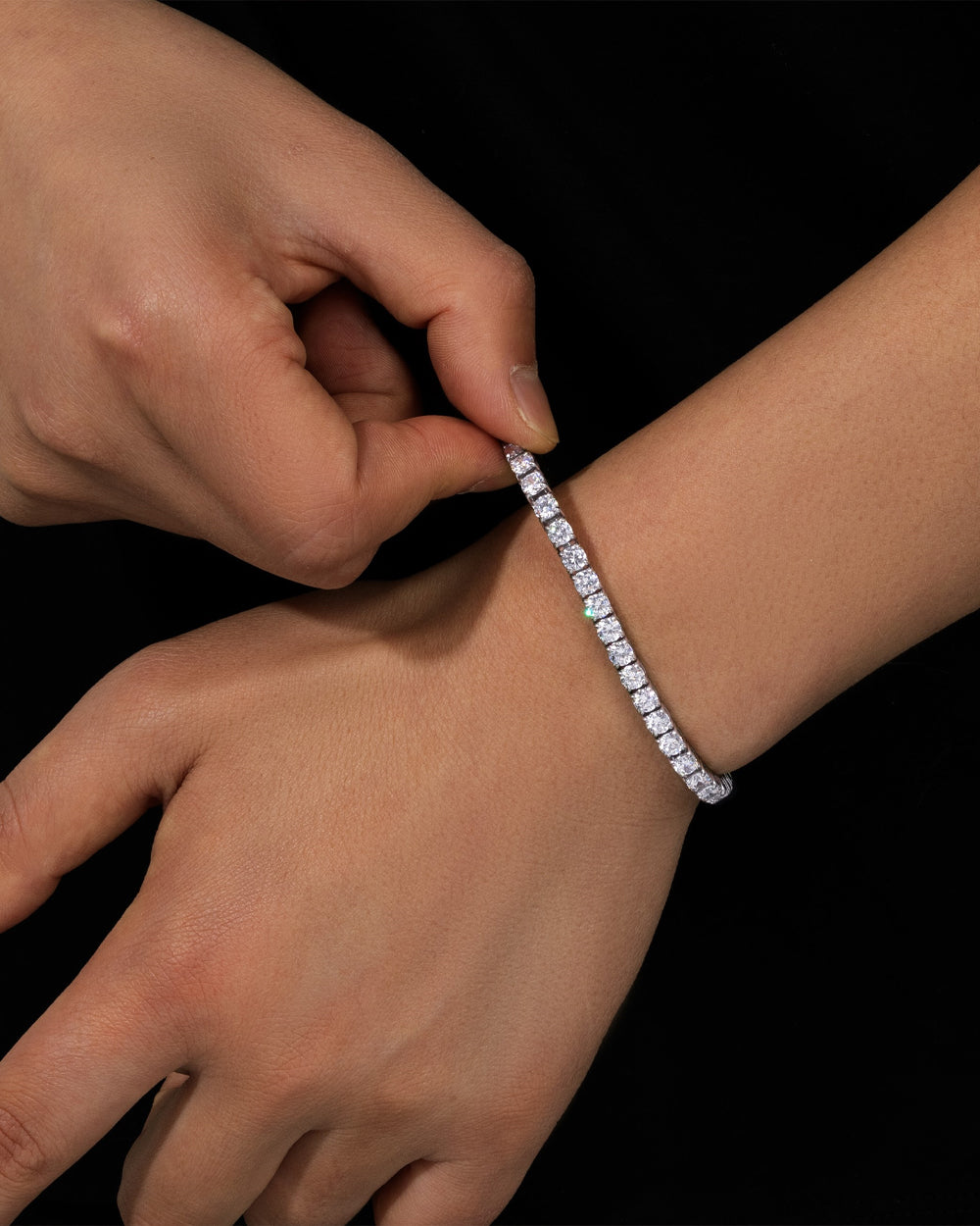 MOISSANITE TENNIS BRACELET. - 4MM