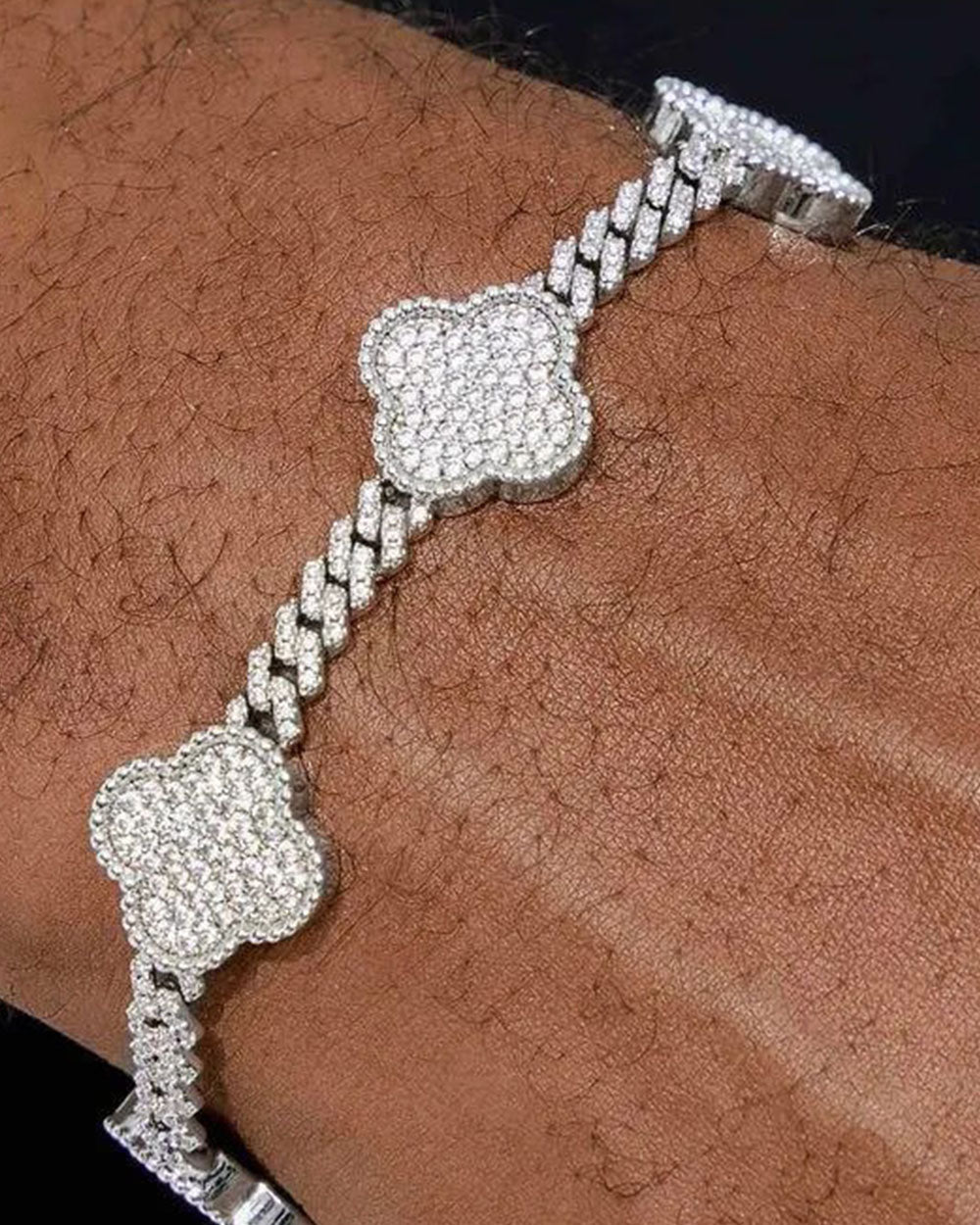 MOISSANITE CUBAN CLOVER BRACELET.