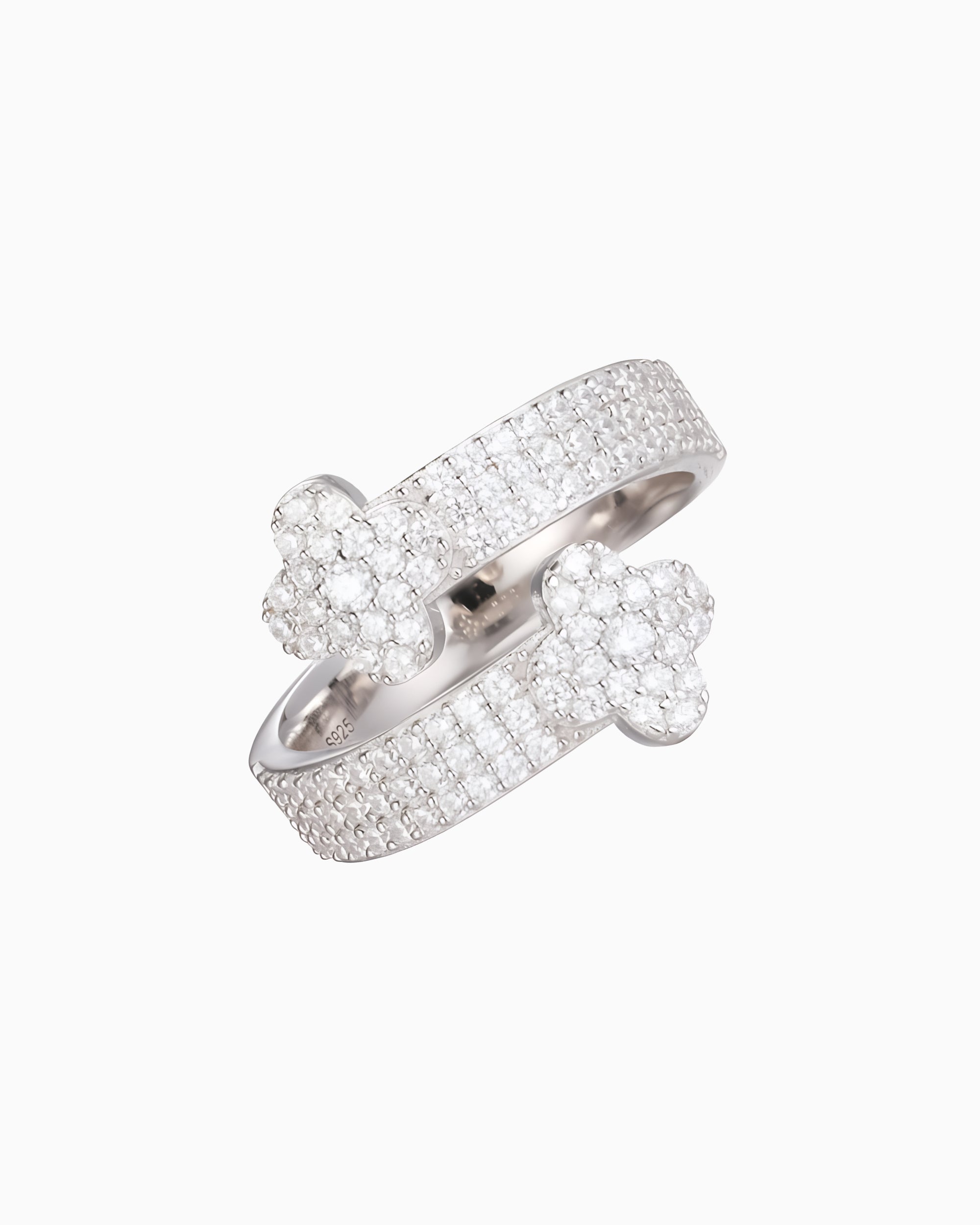 MOISSANITE HUGGING CLOVER RING.