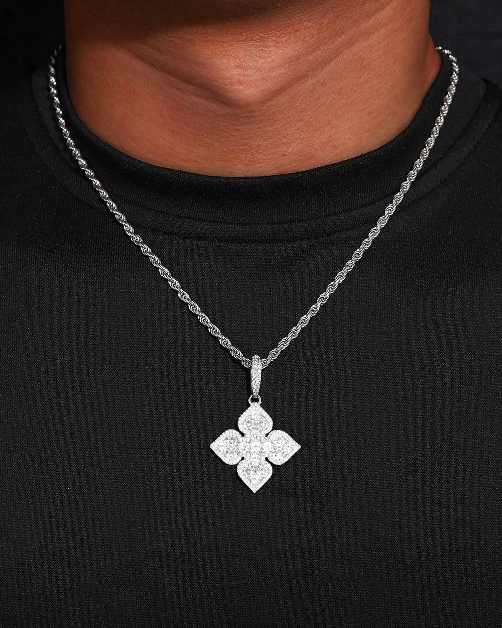 MOISSANITE WHITE CLOVER PENDANT.