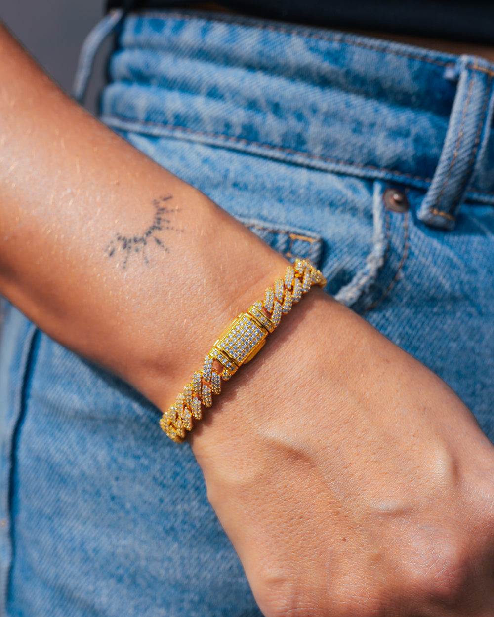 PRONG BRACELET. - 9MM GOLD